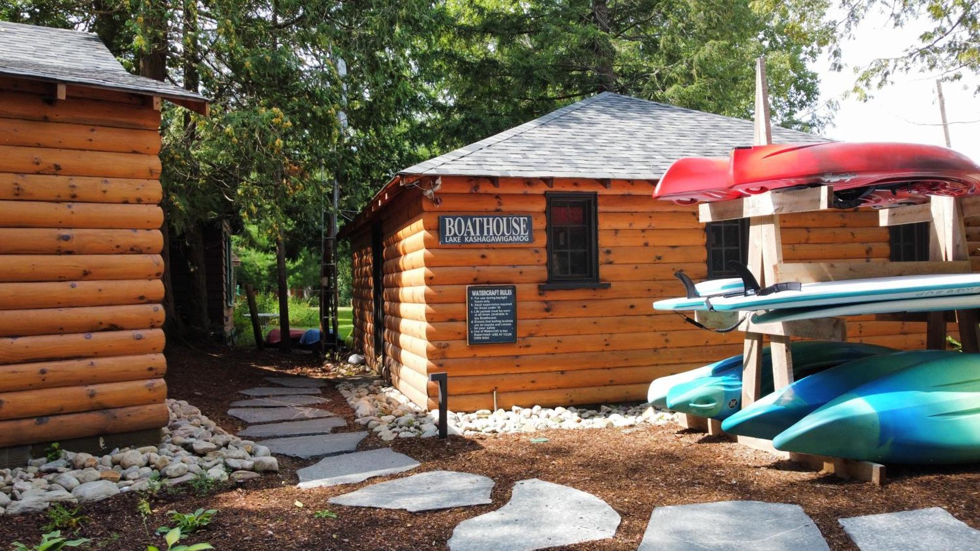 Haliburton Post House Hotel Minden Exterior photo