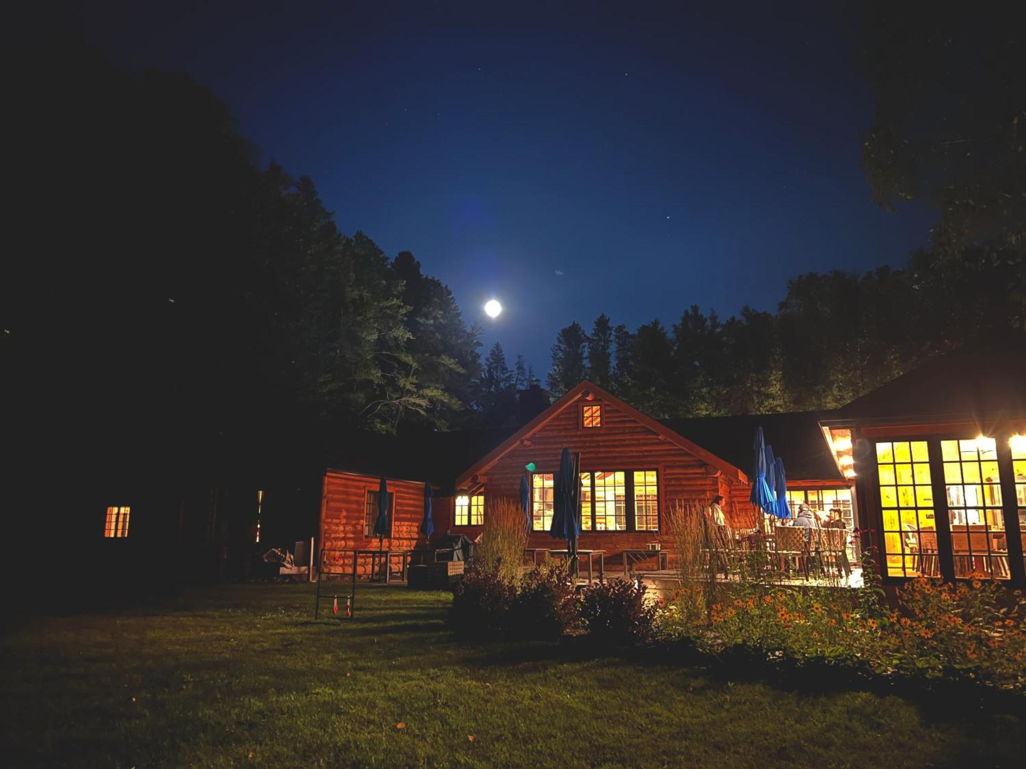 Haliburton Post House Hotel Minden Exterior photo