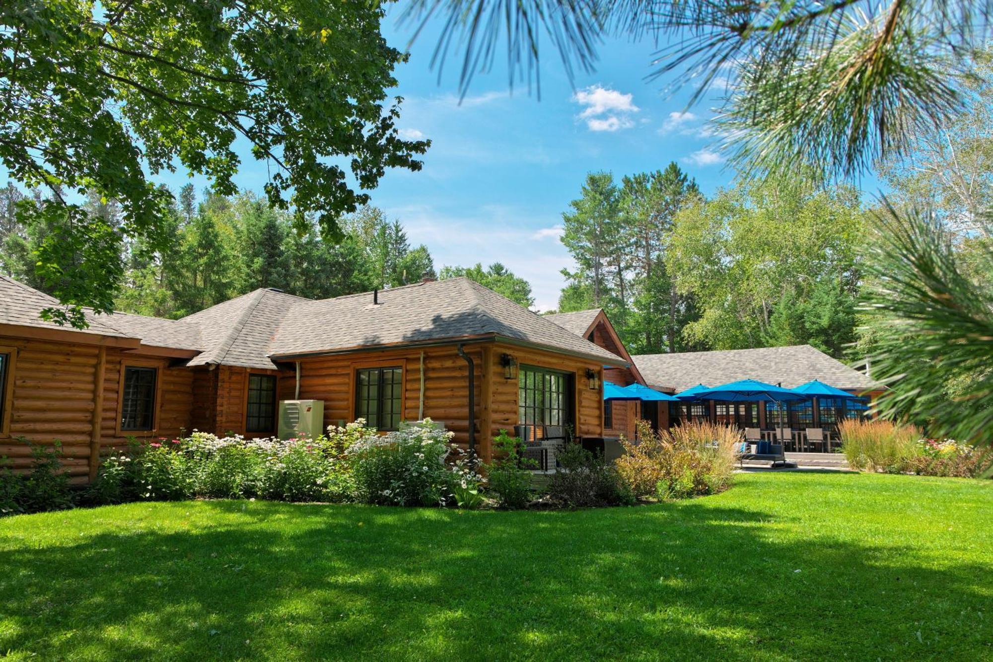 Haliburton Post House Hotel Minden Exterior photo
