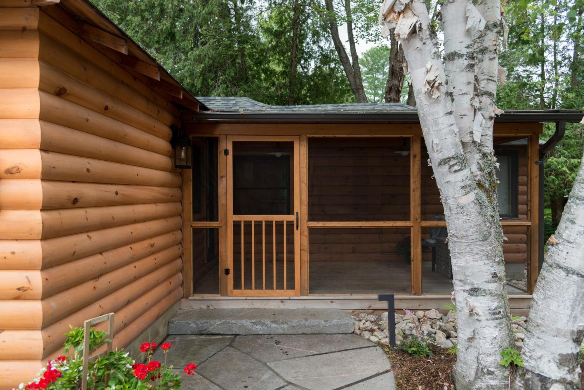 Haliburton Post House Hotel Minden Exterior photo