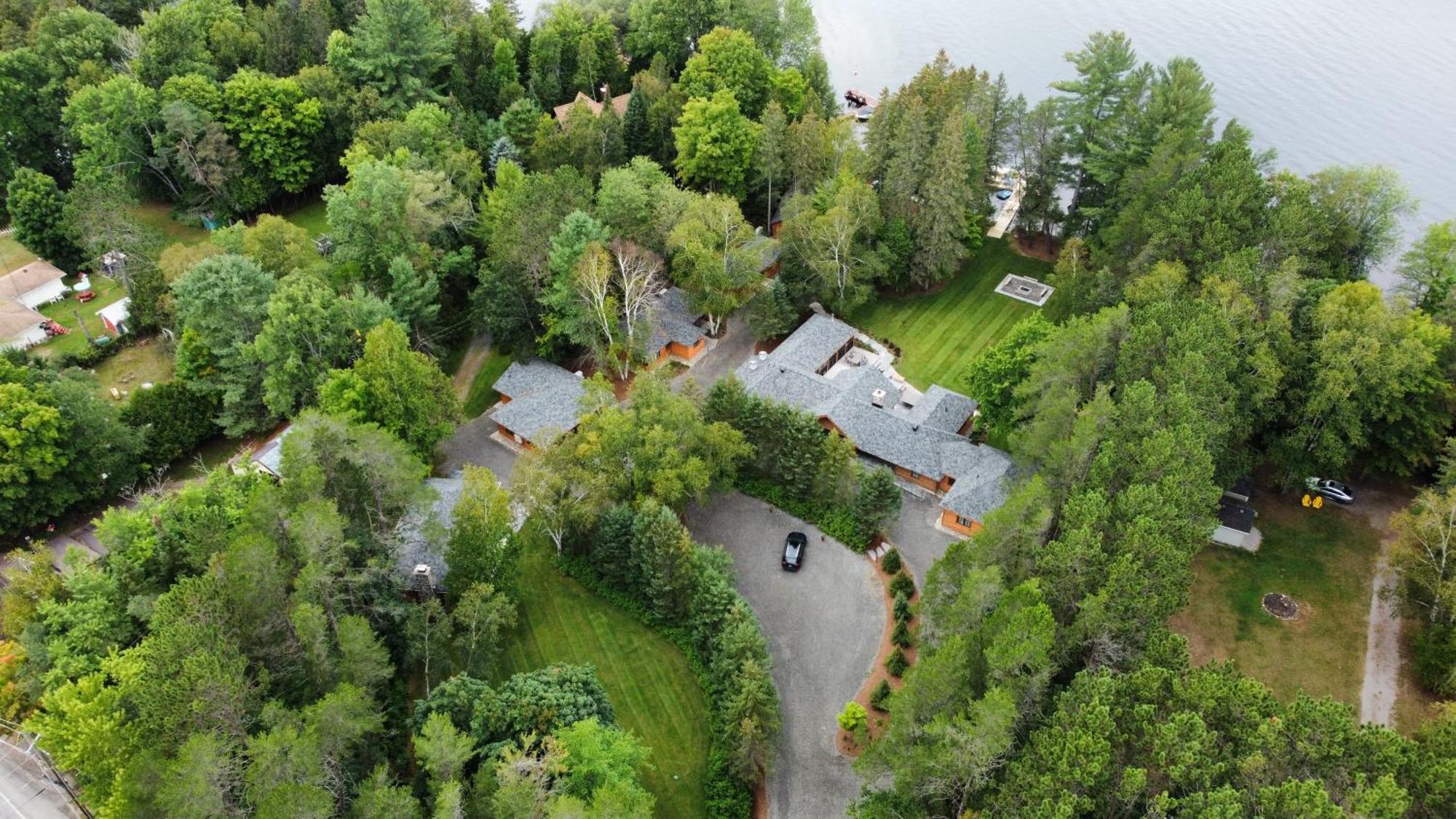 Haliburton Post House Hotel Minden Exterior photo