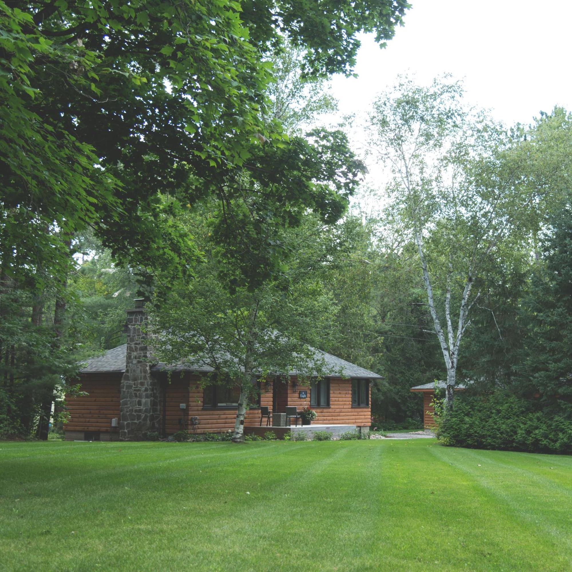 Haliburton Post House Hotel Minden Exterior photo