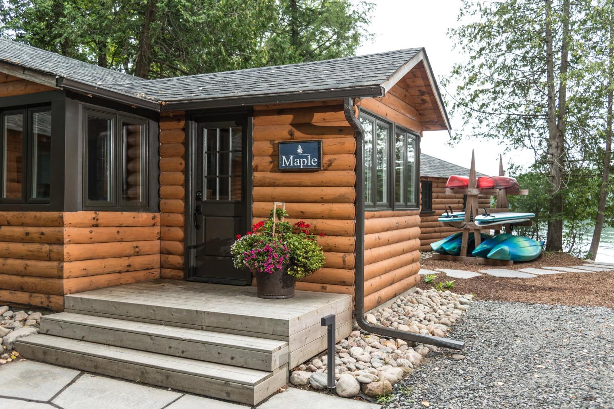 Haliburton Post House Hotel Minden Exterior photo