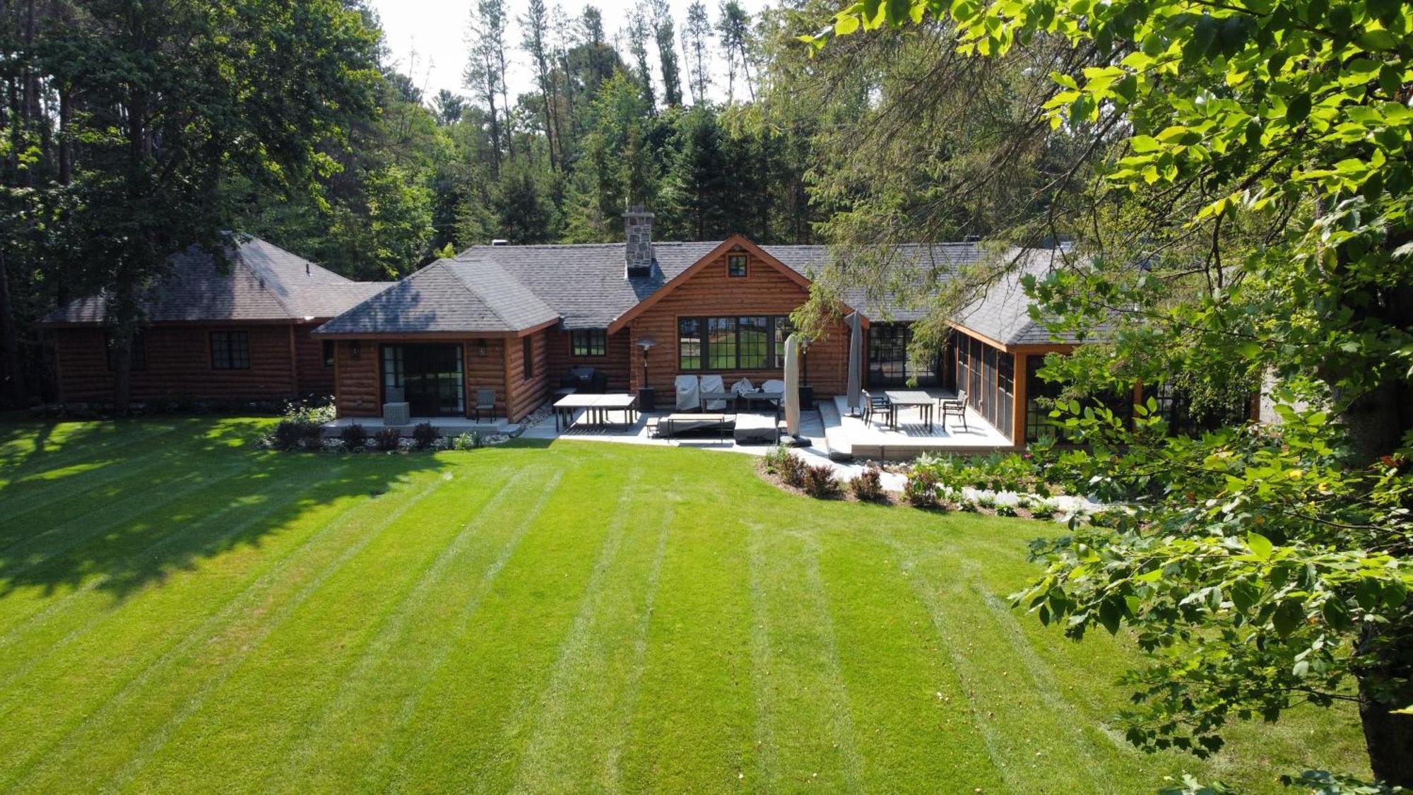 Haliburton Post House Hotel Minden Exterior photo